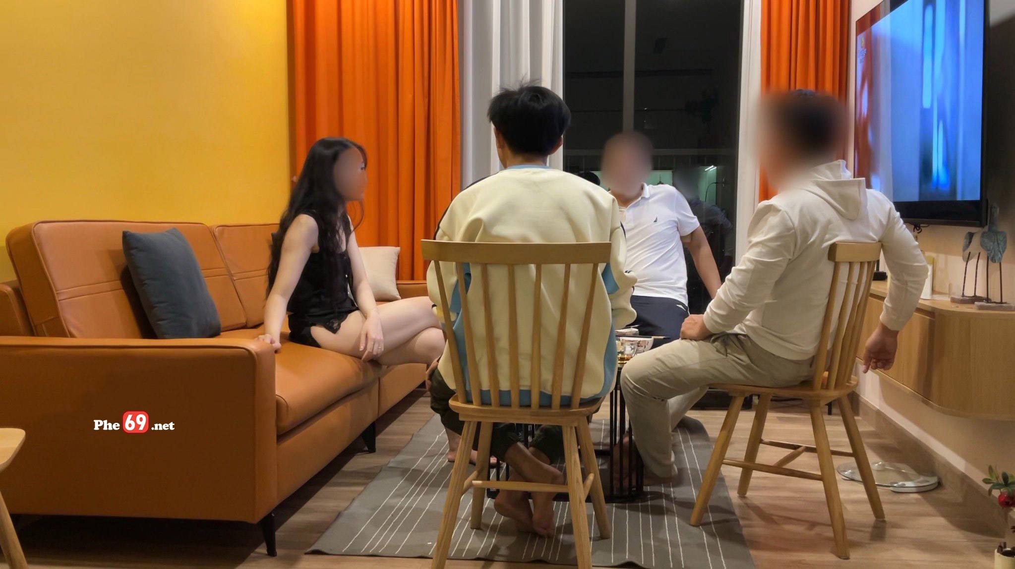 Clip sex vkcklananh9496 chồng rủ bạn đến chơi nhà some vợ địt tập thể đụ không bao xuất tinh ngập lồn (Full Clip + Pic) 38 Clip sex vkcklananh9496 chồng rủ bạn đến chơi nhà some vợ địt tập thể đụ không bao xuất tinh ngập lồn (Full Clip + Pic) - Hình 19